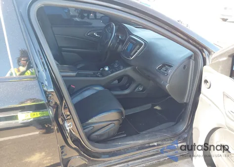 2015 Chrysler 200 S из США, поврежденный, VIN 1C3CCCBB7FN537727